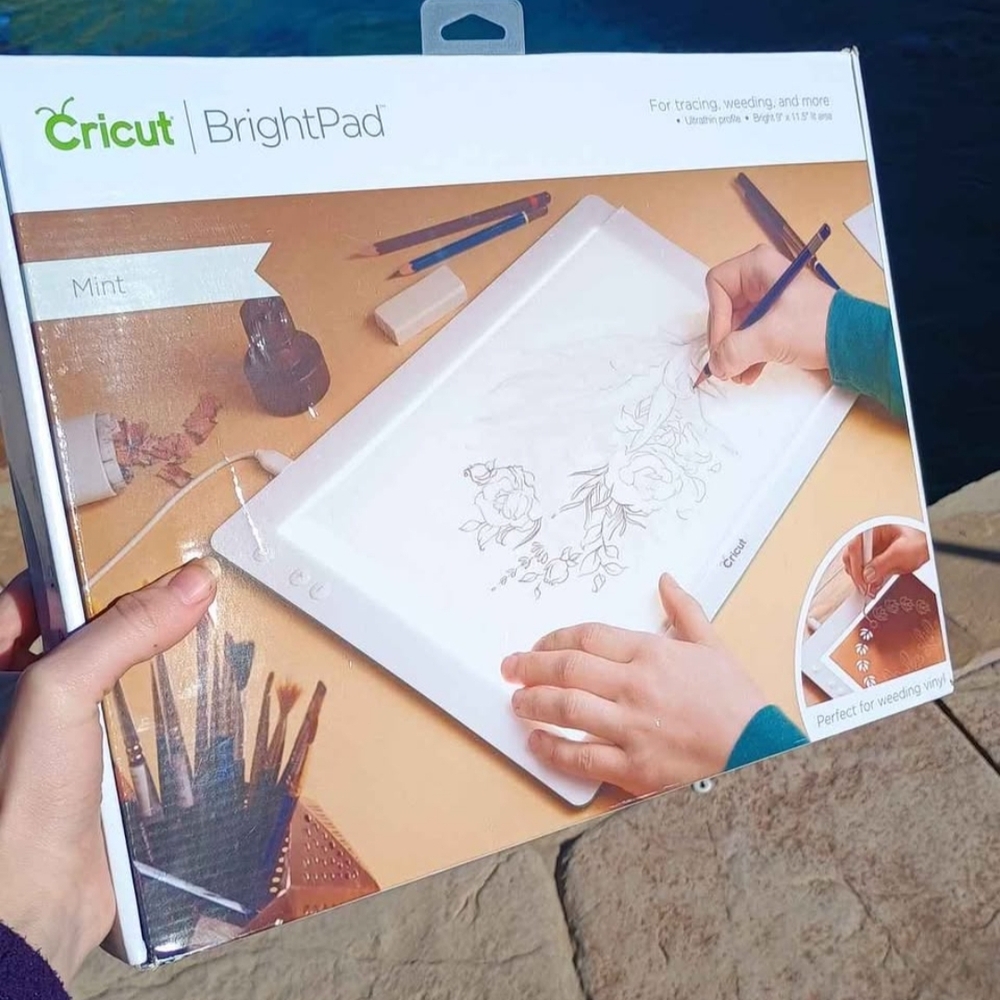 Cricut BrightPad With Adjustable LED Light Illuminated Work Surface 9" x 11.5"